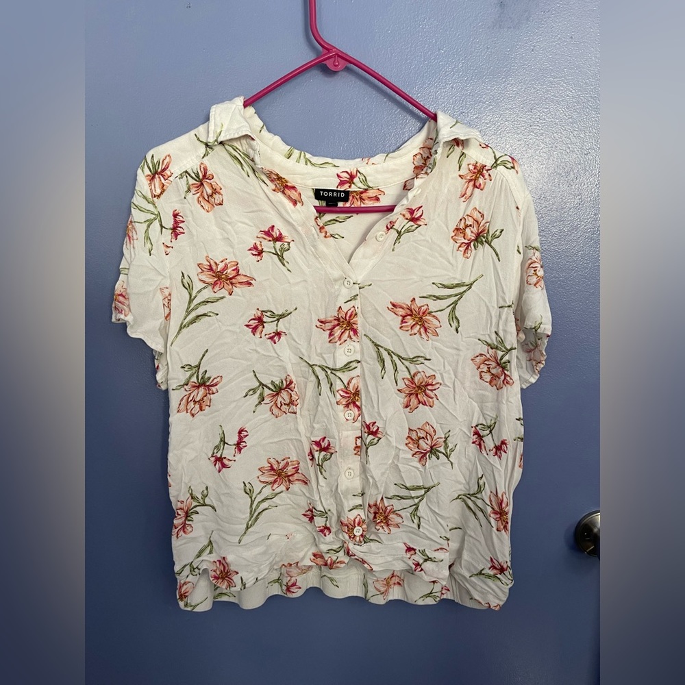 Torrid size 1 white floral button up shirt